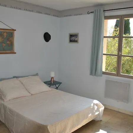 Semesterbostad Maison Chemin D'uzes